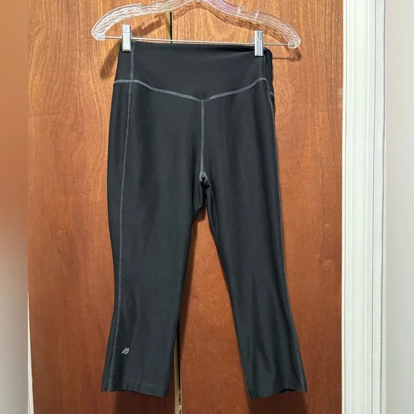 Eddie Bauer Black Crop Leggings - Picture 4 of 4
